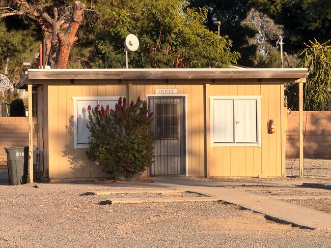 Foto del edificio - Mission Trail .80 Acre Commercial Building