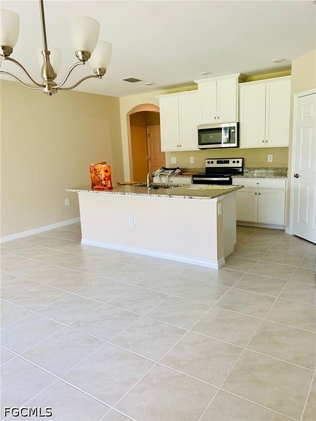 Building Photo - 3076 Royal Gardens Ave