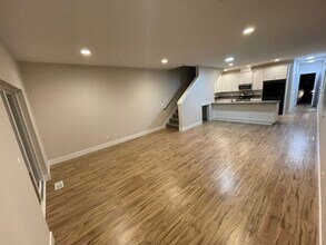 Building Photo - 1401 E Hardcastle Ave