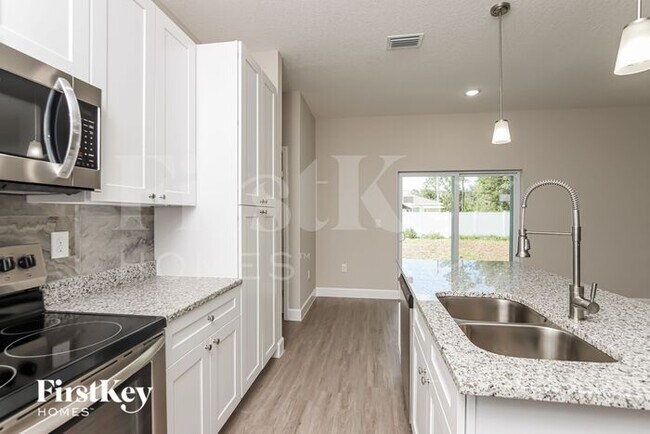 Foto del edificio - 717 Lavender St SE