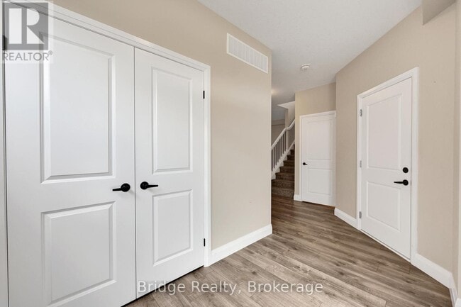 Building Photo - 66 Cash Cres