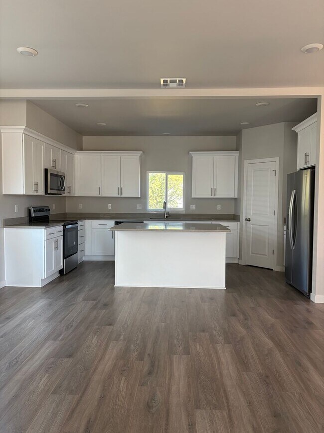 Building Photo - 3 Story Home in Crestview Crossing - Ideal Newberg location with a Neighborhood Park!