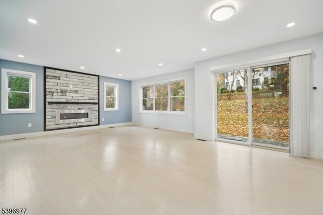 Foto del edificio - 134 Hillside Ave