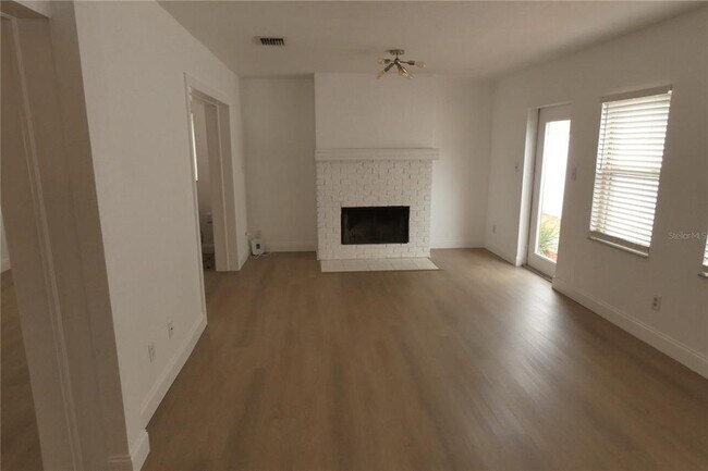 Foto del edificio - 8468 7th Way N