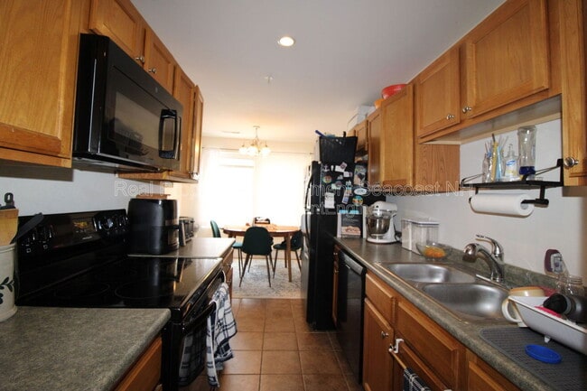 Building Photo - 1 Waverly Dr