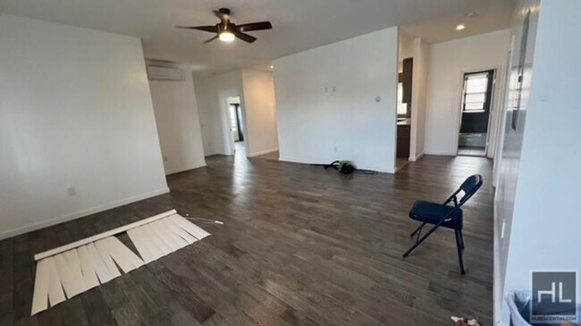 Foto del edificio - 4 bedroom in BROOKLYN NY 11210
