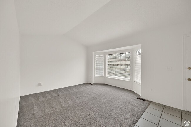 Foto del edificio - 8004 Old Barn Dr