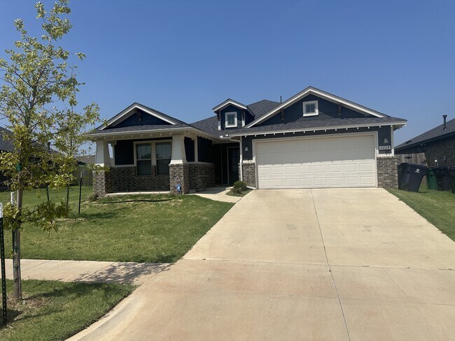 Building Photo - 2229 Roca Dr