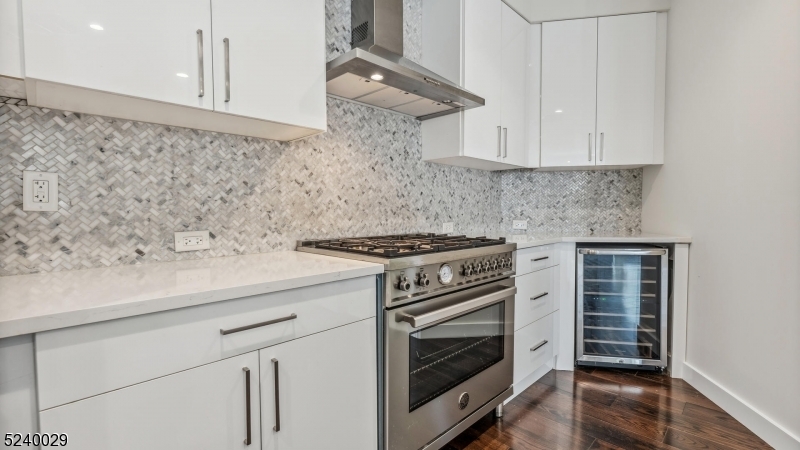 Primary Photo - 24 N Park Pl