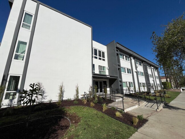 Foto del edificio - 5405 Lindley Ave