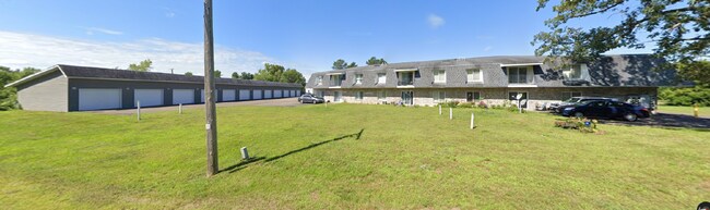Building Photo - Large 2 Bedroom, 1.5 Bathroom Apartment