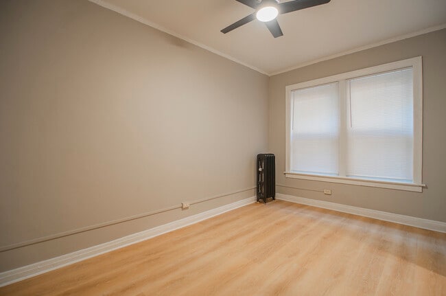 Foto del edificio - 1414 W Pratt Blvd