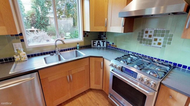 Building Photo - 1 br, 1 bath House - 6013 Woodland Pl N Pr...