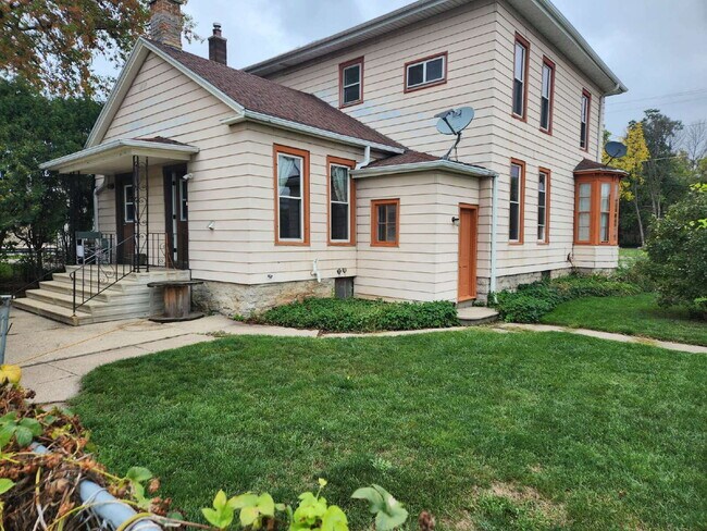Building Photo - 421 Otter Ave
