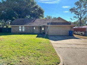 Building Photo - 411 Hickory Rd Building Photo - 411 Hickory Rd