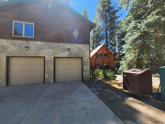 Building Photo - 252 - Yaho Duplex