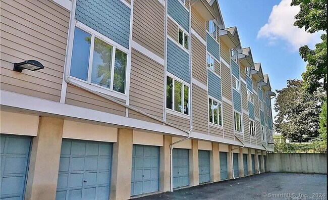 Foto del edificio - 25 Cottage St