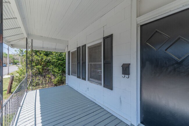 Foto del edificio - Updated 2 BD/ 2 BA home in Harrisburg avai...