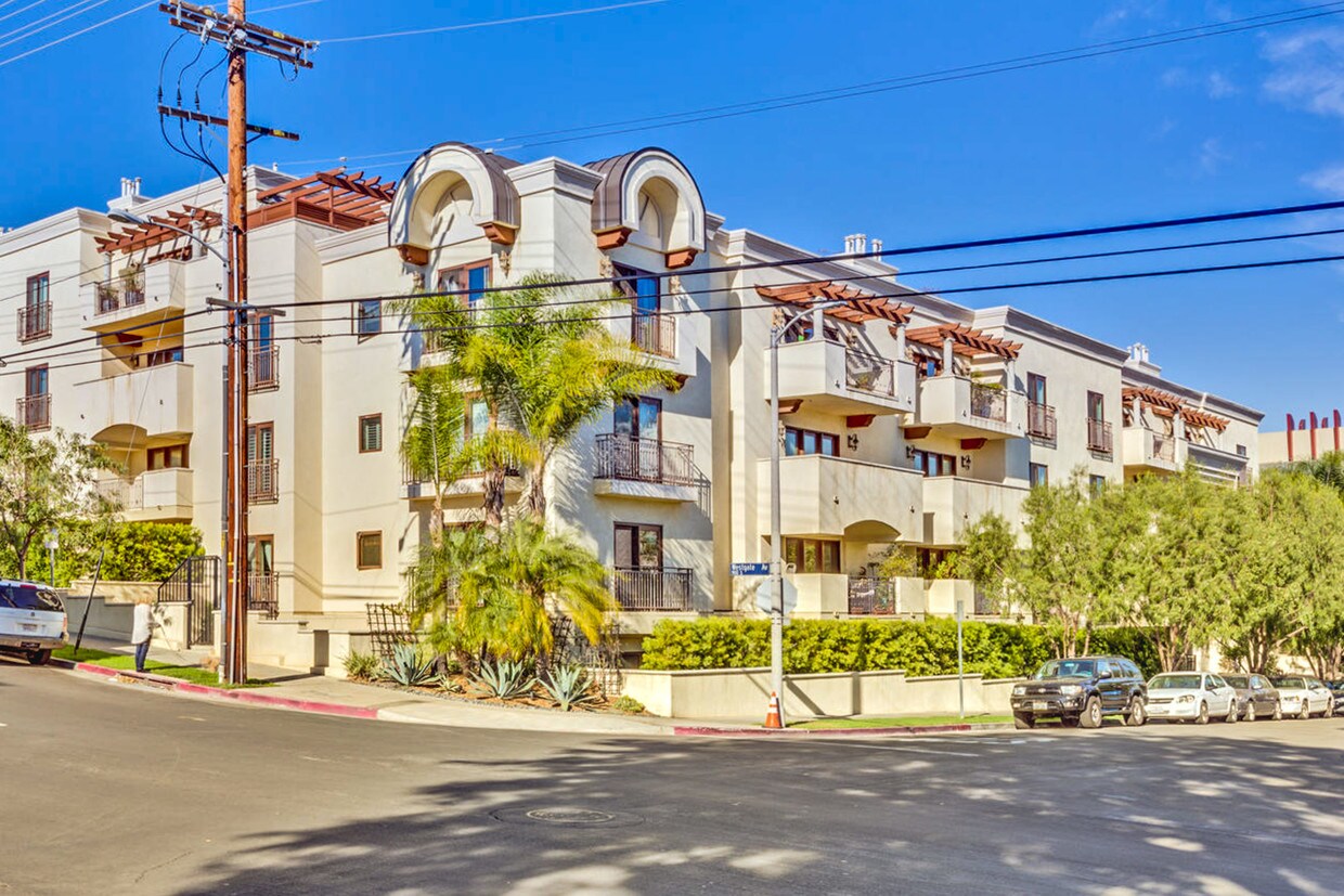 Foto principal - 11863 Darlington Ave