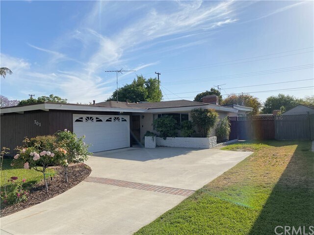 Primary Photo - 701 Maertin Ln