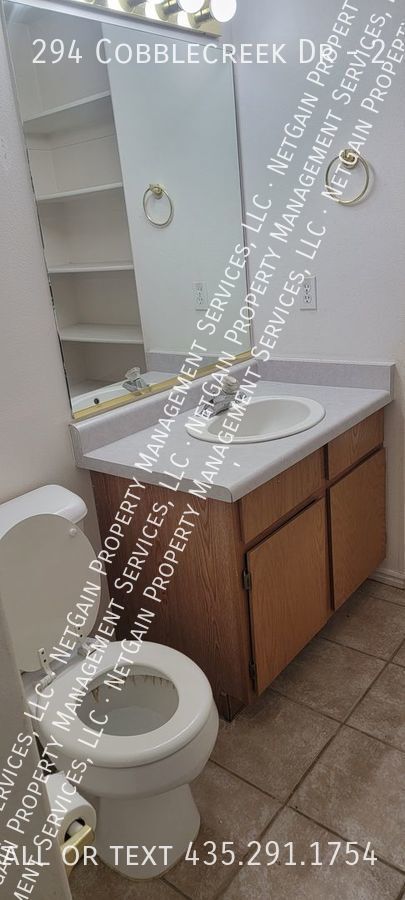 Building Photo - 3 bedroom townhome on Cobblecreek Drive
