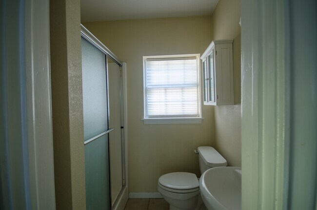 Foto del edificio - 1303 S Sneed Ave