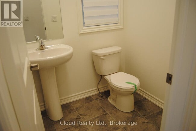 Building Photo - 22 Sassafras Rd