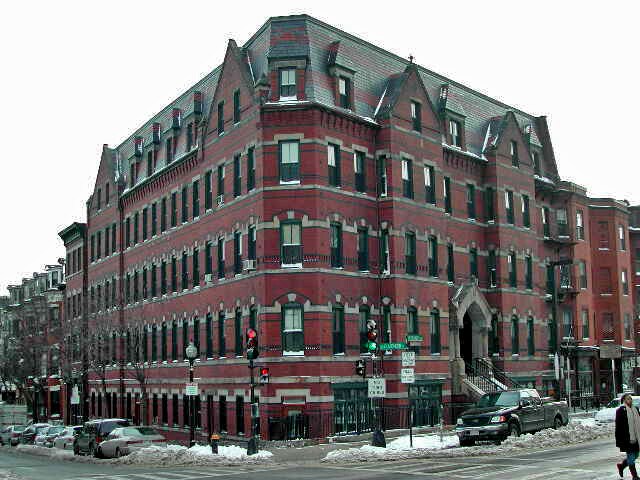 Building Photo - 72 Clarendon St