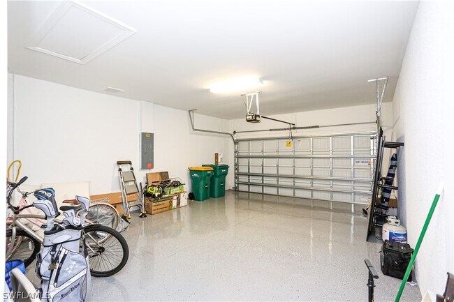 Building Photo - 9716 Everglades Dr