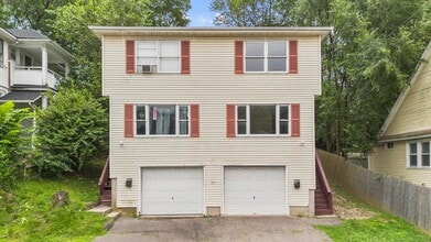 Building Photo - 100 Meriden Rd
