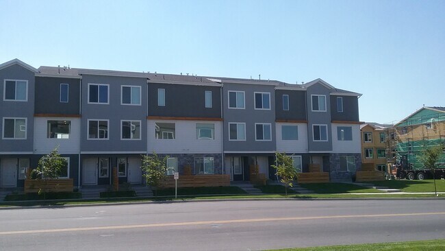 Building Photo - 617 W 1430 S