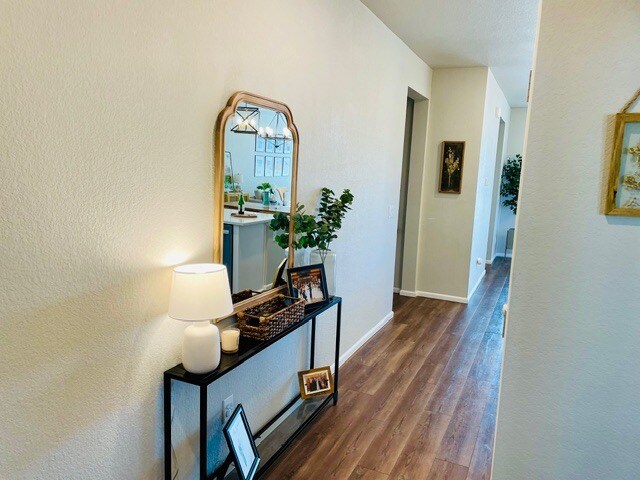 Foto del edificio - 13564 House Finch St