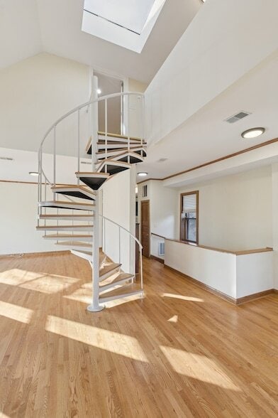 Building Photo - 5202 N Lakewood Ave