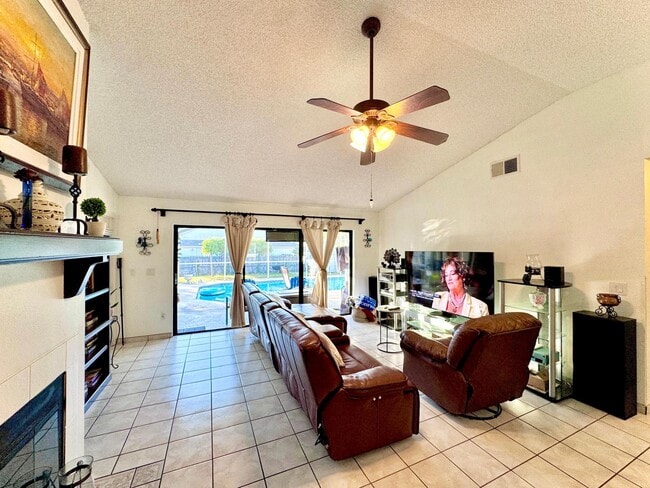 Living room - 684 Starstone Dr