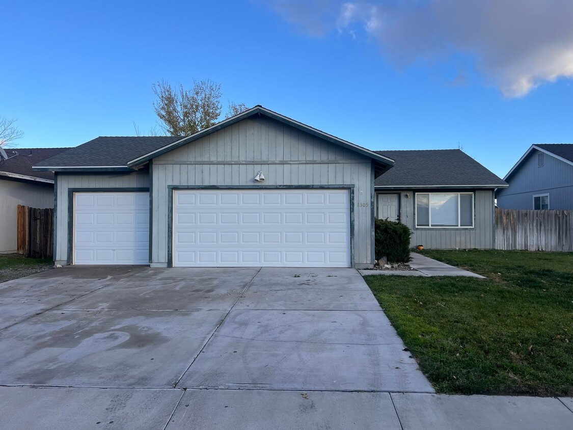 Foto principal - 4-bedroom Home in Donner Trails Subdivision, Fernley