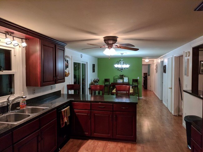 Foto del edificio - 24362 Coleman Town Rd