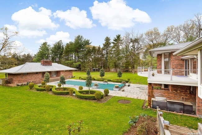 Building Photo - 461 Muttontown Eastwoods Rd