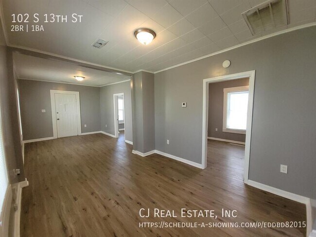 Building Photo - 102 S 13 St
