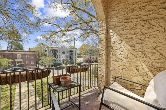 Foto del edificio - 70 Sheridan Dr NE