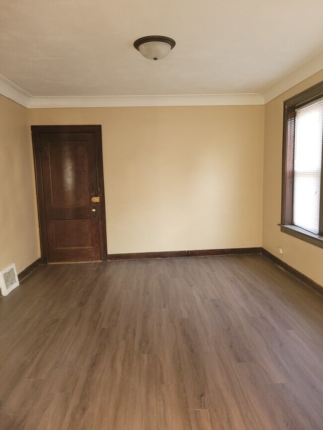 Foto del edificio - 11653 S Lowe Ave