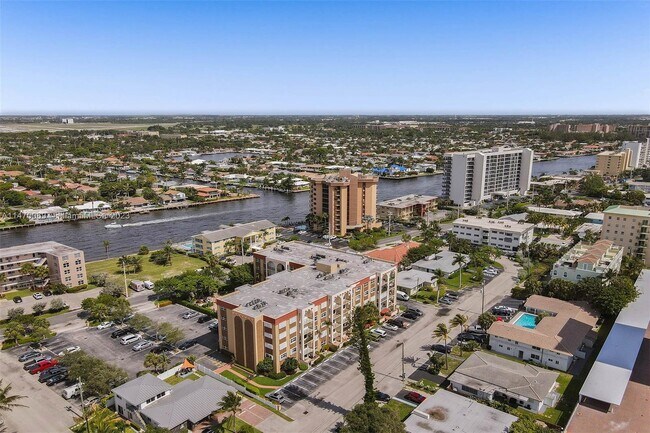 Building Photo - 400 N Riverside Dr
