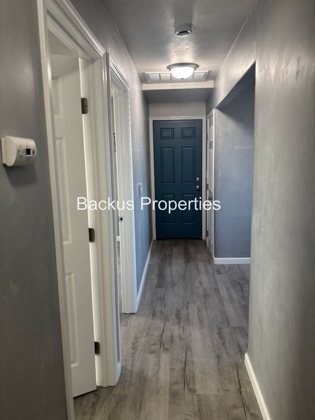 Building Photo - 112 E Bernal Dr