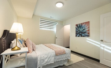 Building Photo - Court & Degrave Rentals