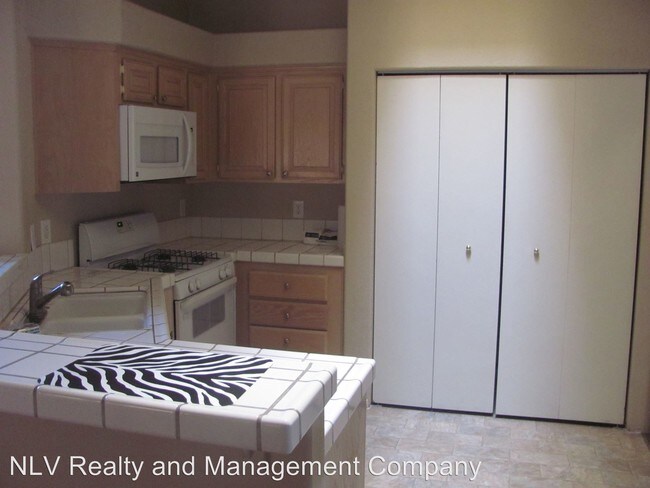Building Photo - 4755 Cozy Cottage