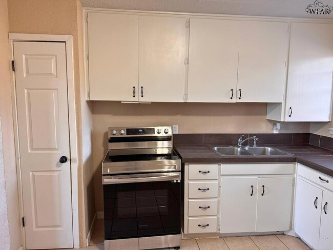 Building Photo - 2709 Palmetto Dr