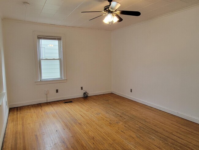 Building Photo - 212 2nd Ave