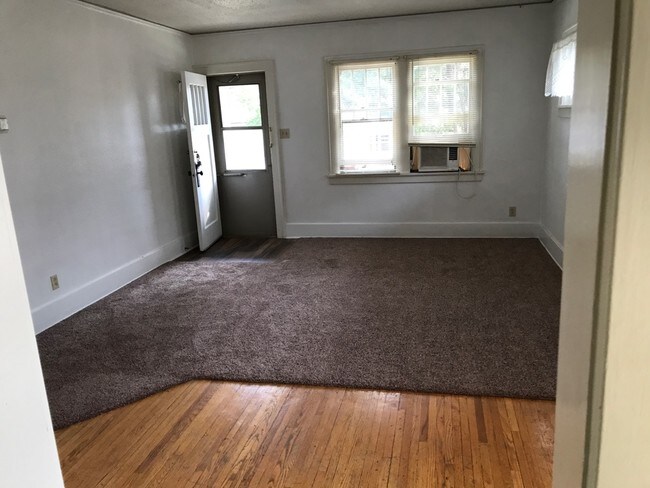 Building Photo - 410 N Mandan St