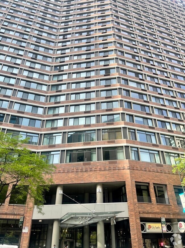 Building Photo - 211 E Ohio St