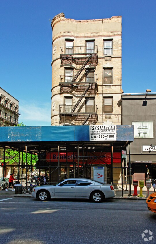 Building Photo - 2461 Broadway