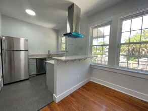 Building Photo - 418 E Virginia St